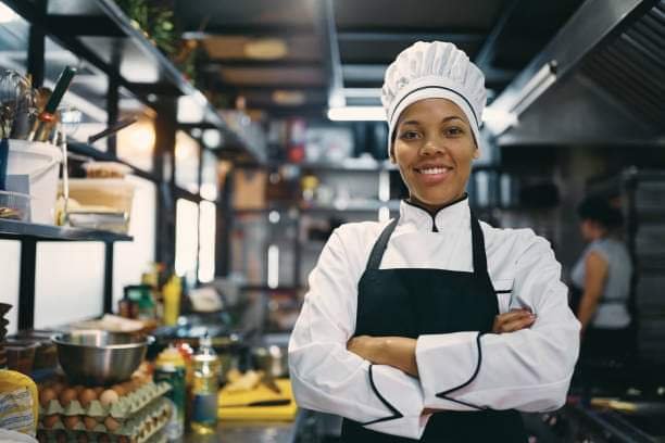 CUISINIERE-MENAGERE A DOMICILE - Ma Carriere