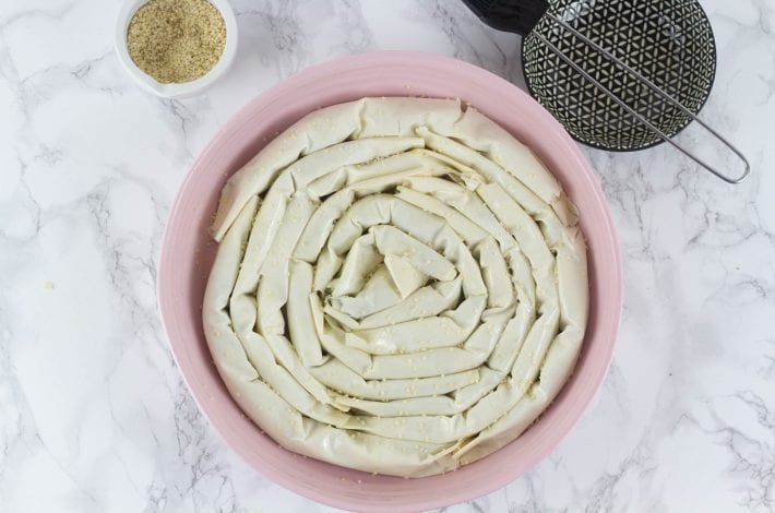 Spanakopita spiral pie - make this healthy spinach and feta cheese filo pie from a traditional Greek recipe