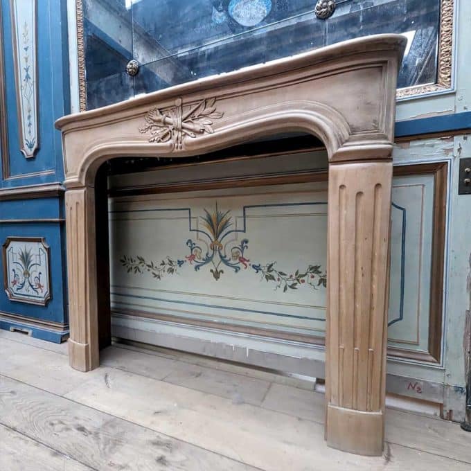 Wooden mantel in the 18th century style