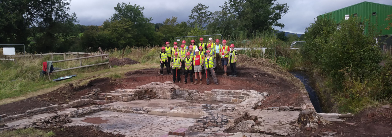 Volunteers on a dig