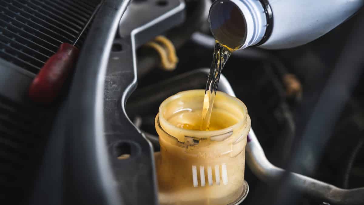 Symptoms of a Brake Fluid Leak