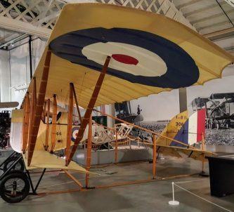 Box-like biplane with a short lower wing, large upper wing and no fuselage, just a cockpit and the tail section held on spars from the wings.