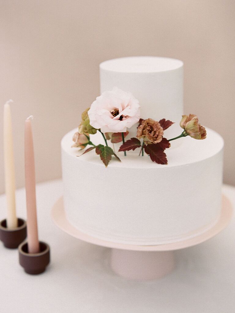 Spring wedding cake with lisianthus flowers