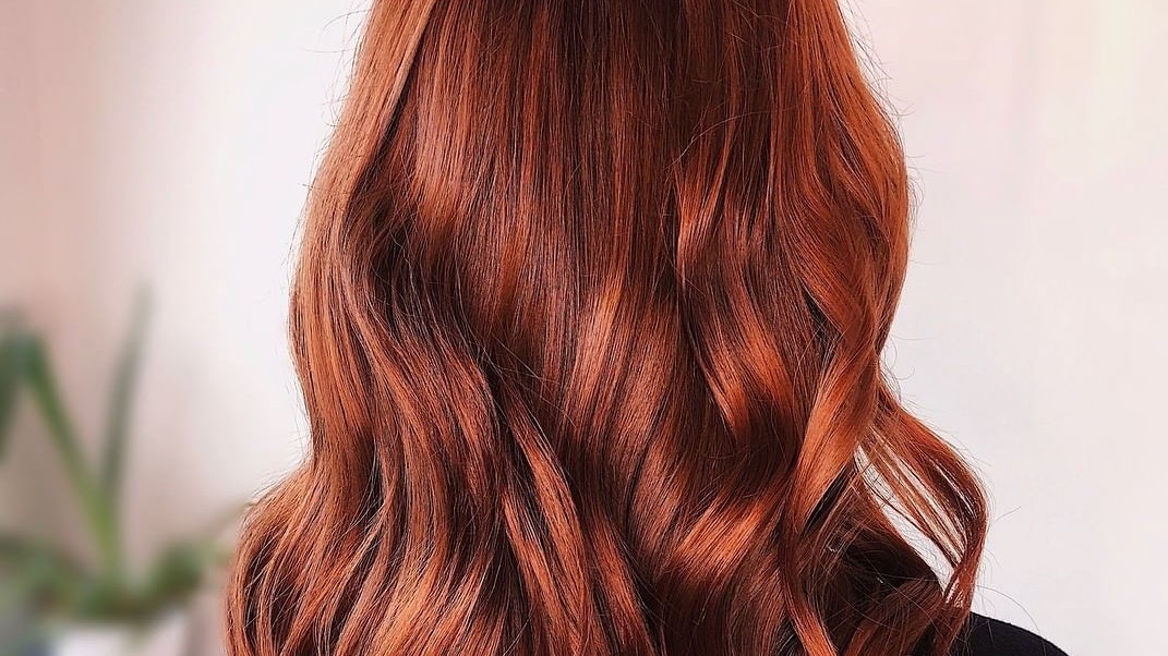 copper hair long waves black tshirt