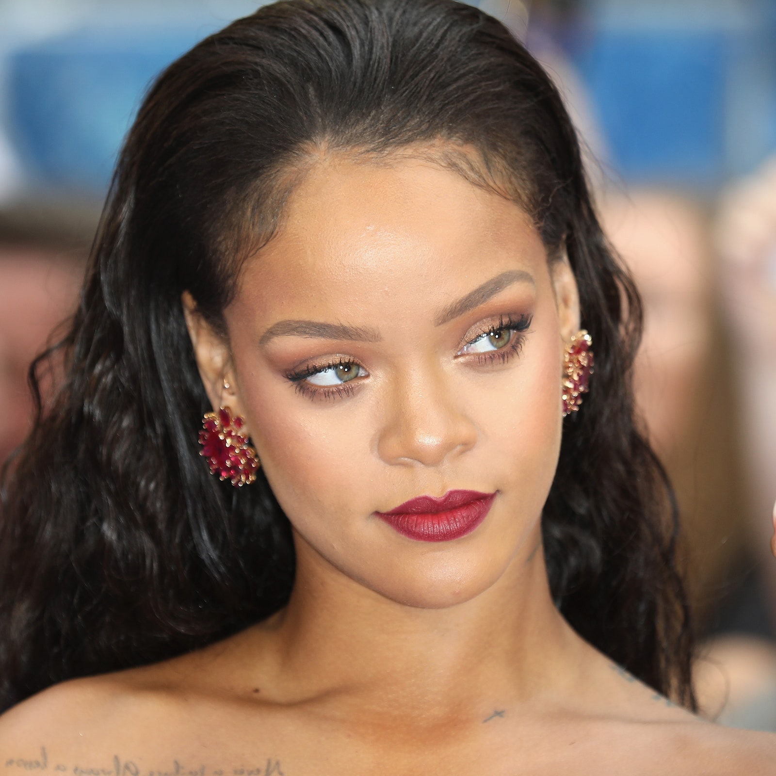 I'm Swooning for Rihanna's Retro Pink Victory Rolls