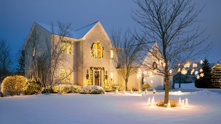 How Much Do Christmas Decorating Services Cost?