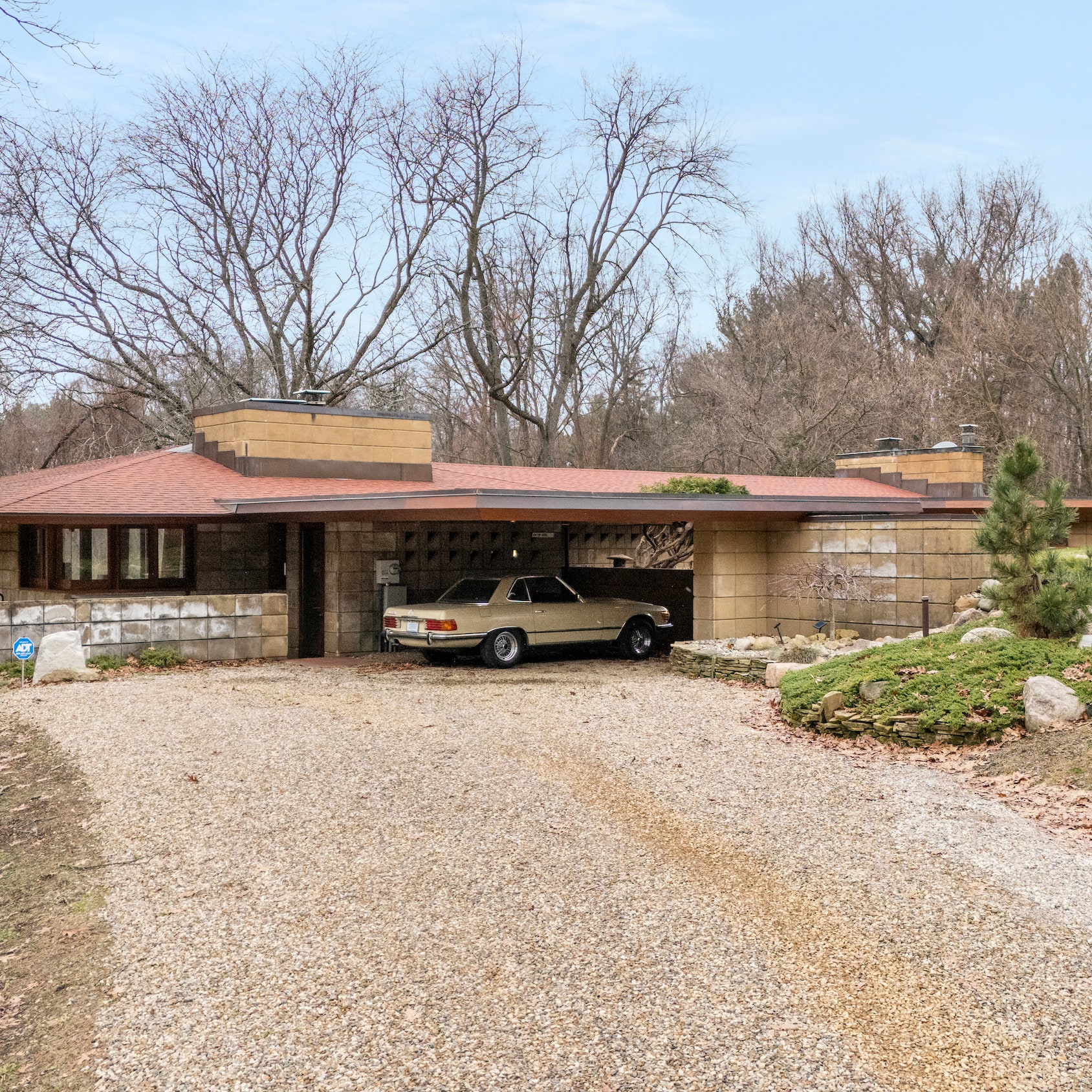 The Weisblat House by Frank Lloyd Wright Lists for the Second Time Ever