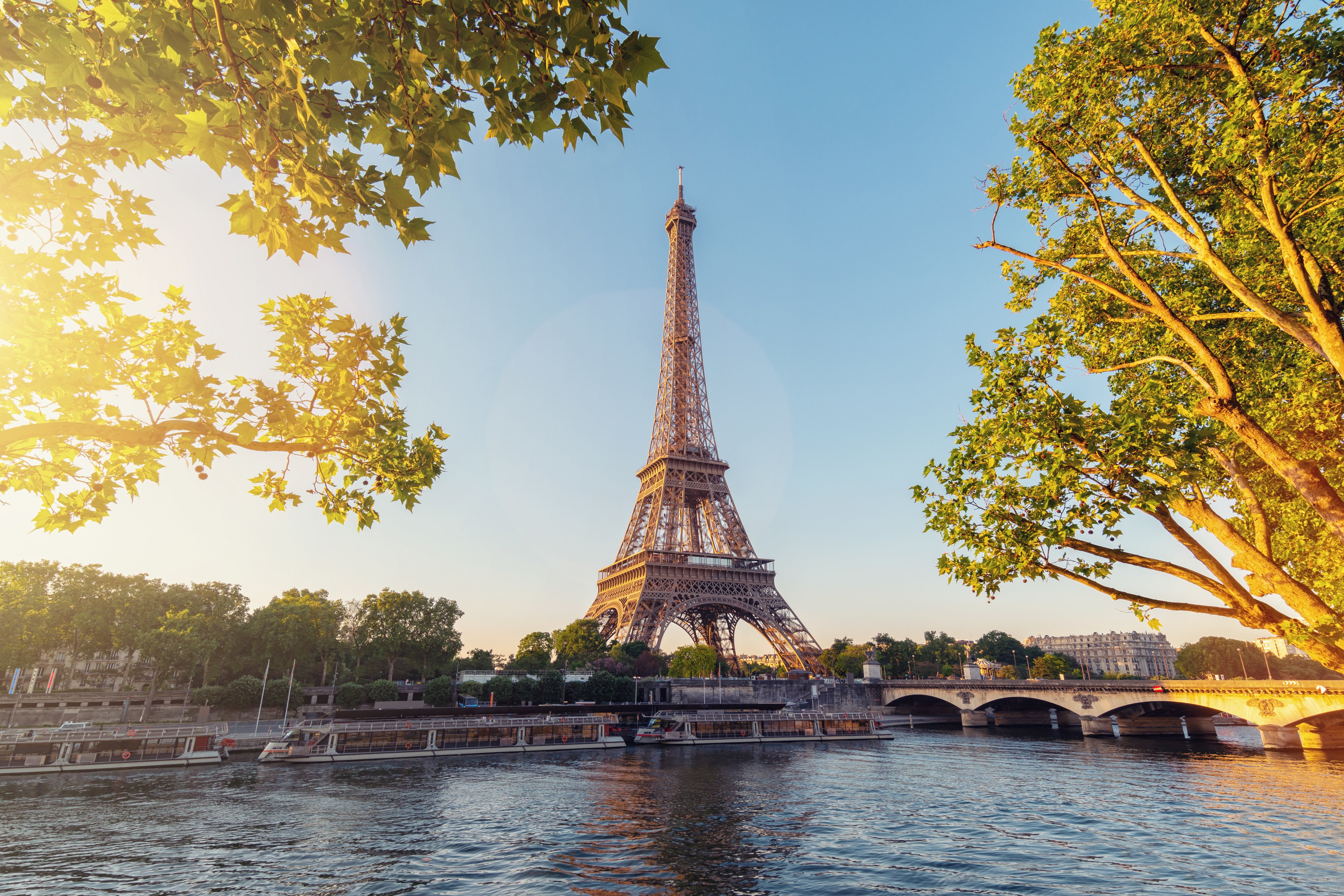 Famous paris tourist spots