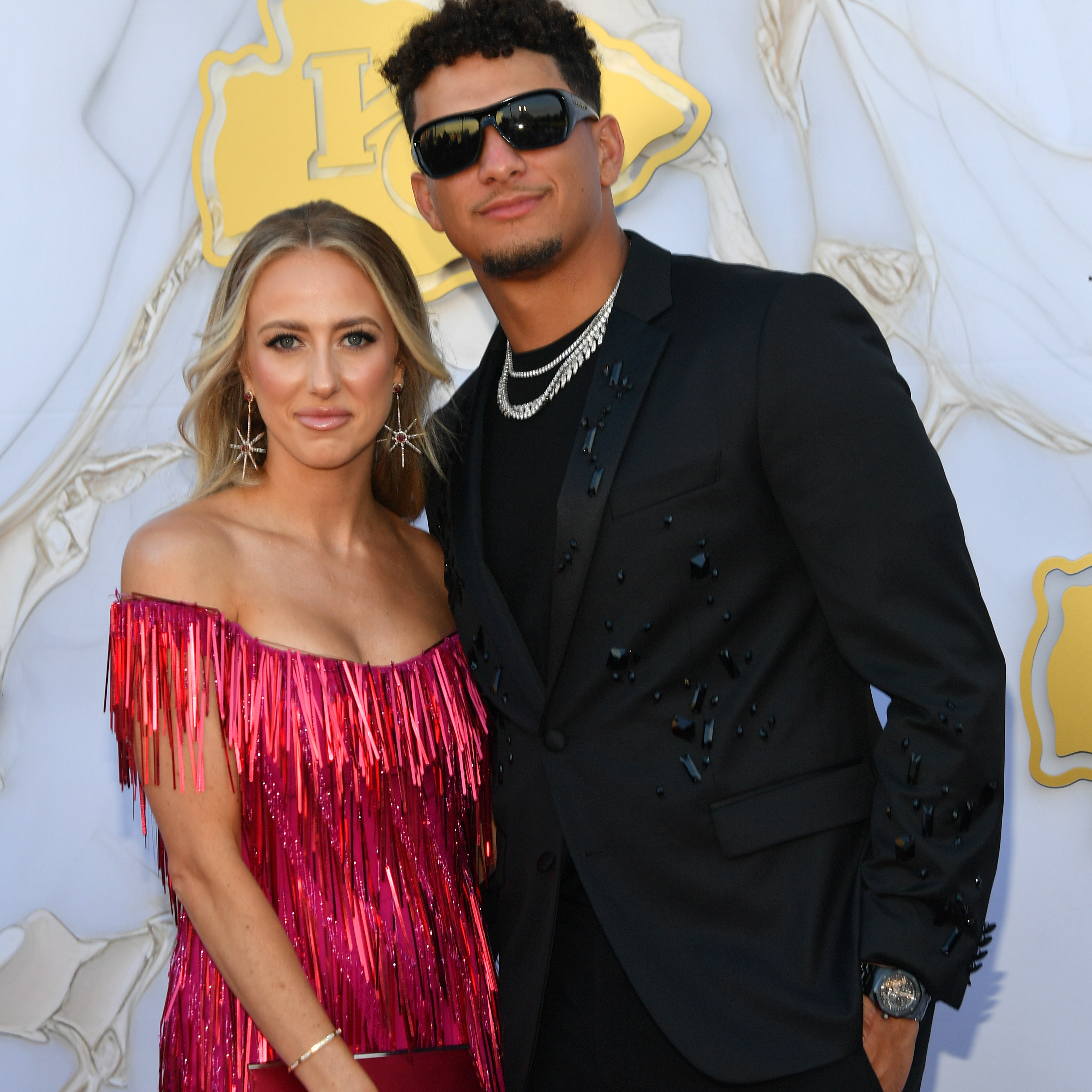 Patrick Mahomes Totally Fails at Taking Out Wife Brittany’s Complicated Hairstyle