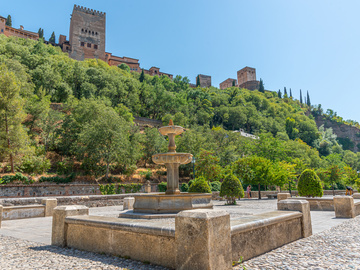 Free Tour Fall in love with Granada 