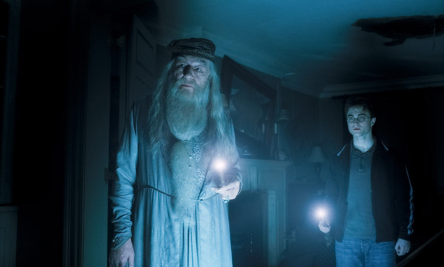 Dumbledore and Harry enter Slughorn’s dwelling