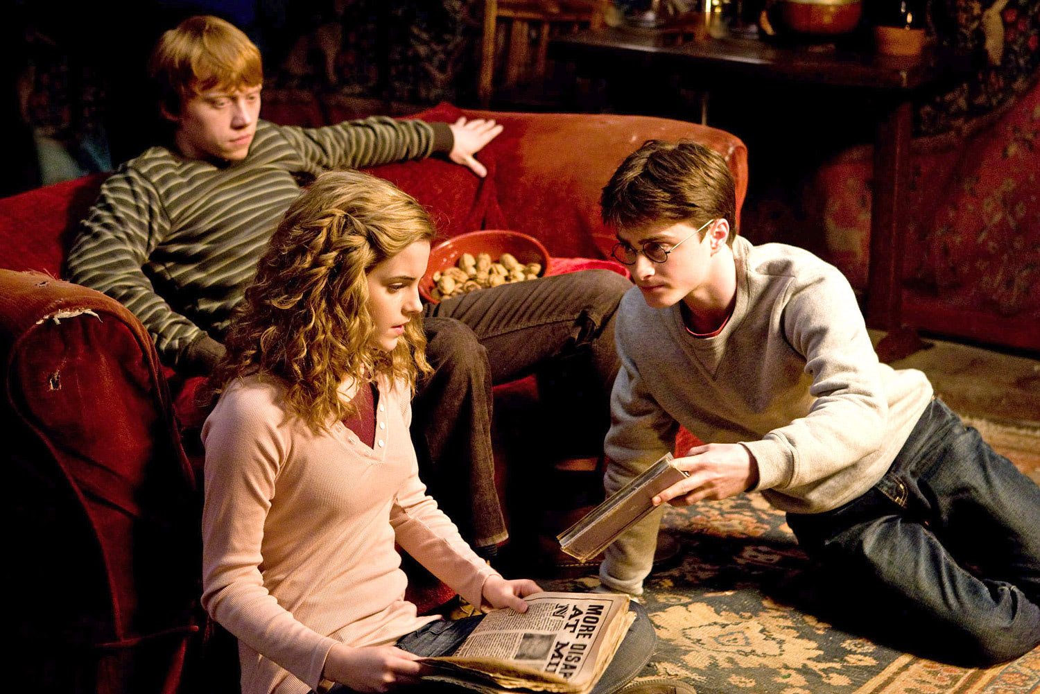 Ron, Hermione and Harry in the Gryffindor Common Room