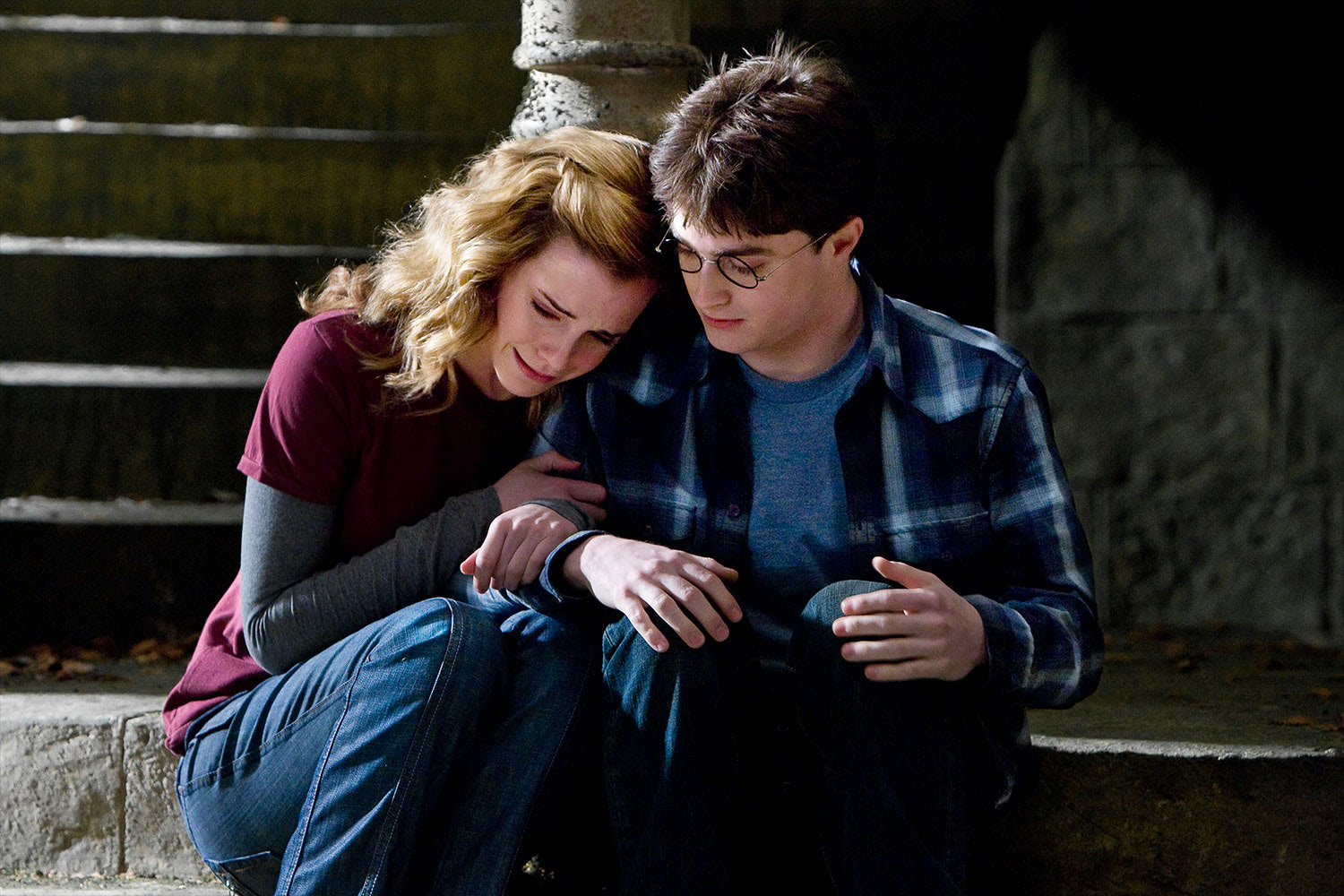 Hermione cries on Harry’s shoulder