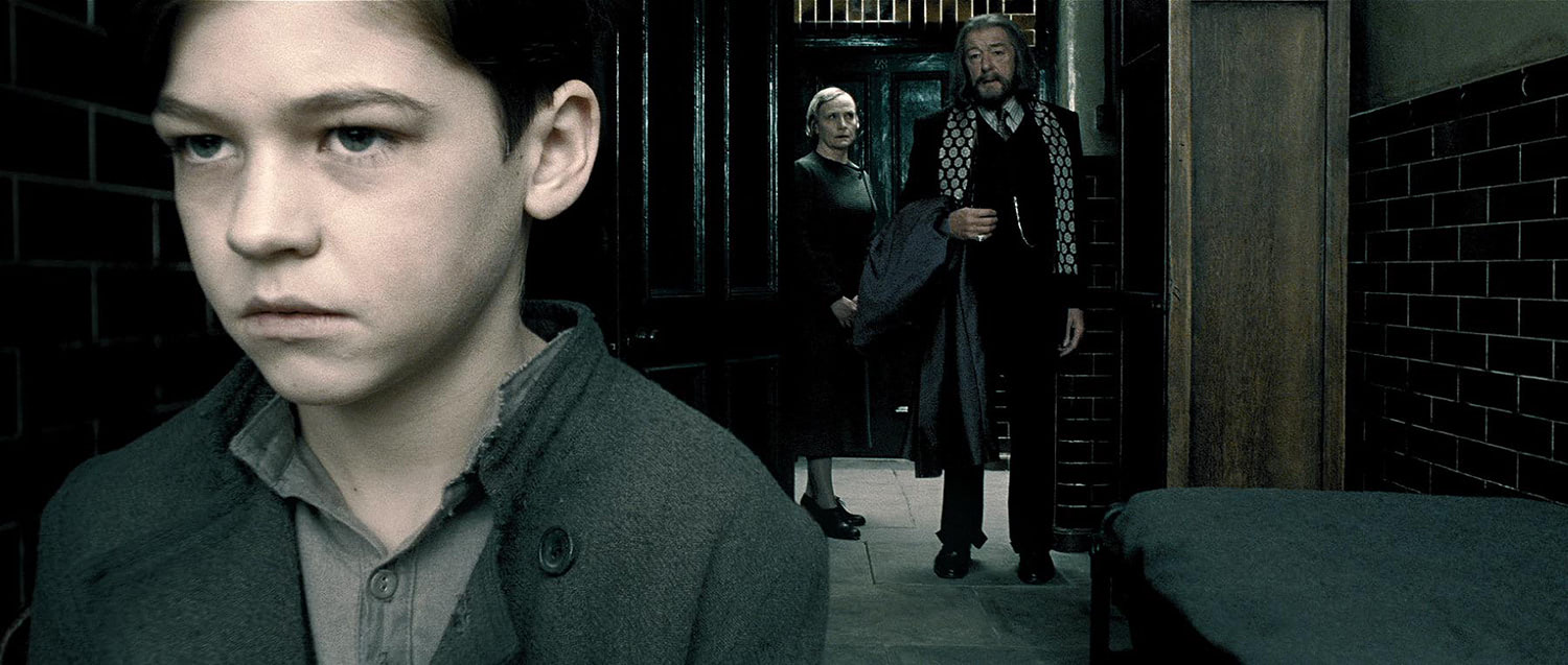 Dumbledore visits young Tom Riddle