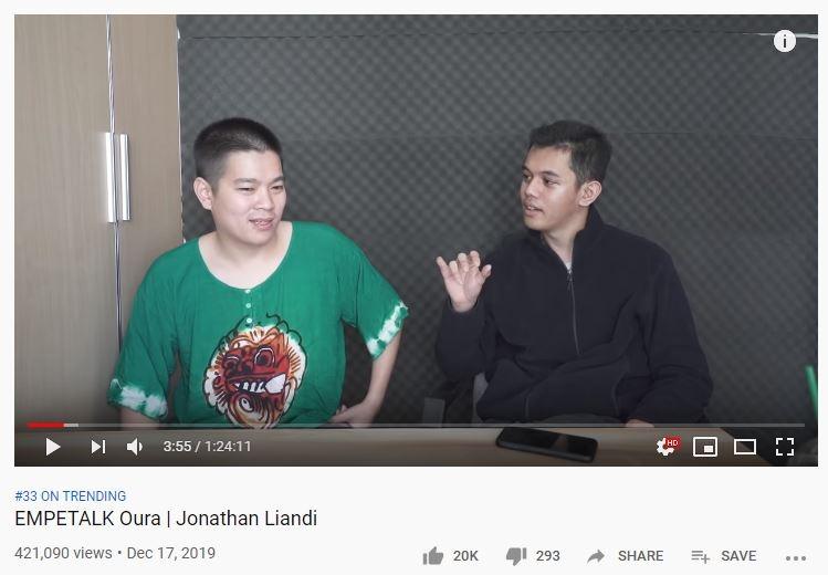 Eko Julianto a.k.a. Oura saat berbicang pada EMPETALK Jonathan Liandi. (YouTube/ Jonathan Liandi)