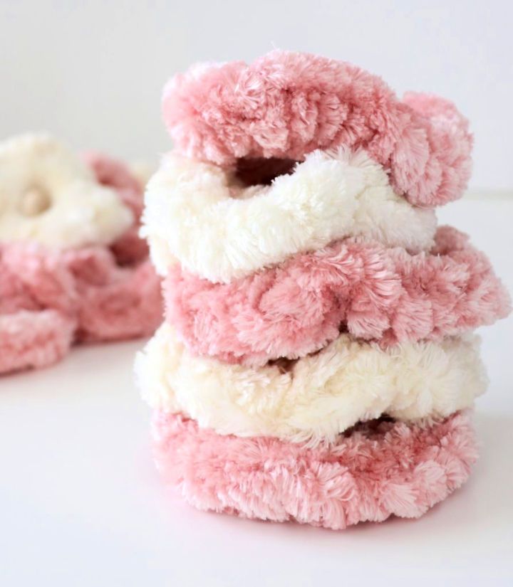 Beautiful Crochet Velvet Plus Scrunchies Pattern