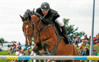 Youenn Croguennoc (Vicking de Groom) s’est imposé en Grand Prix Pro 1,30 m. (Photo Vincent Le Guern)