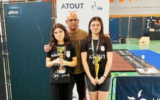 Guillaume Le Rousseau accompagné de ses filles Lexie, à gauche et Lili, à droite. (Photo Maxime Jézequel)