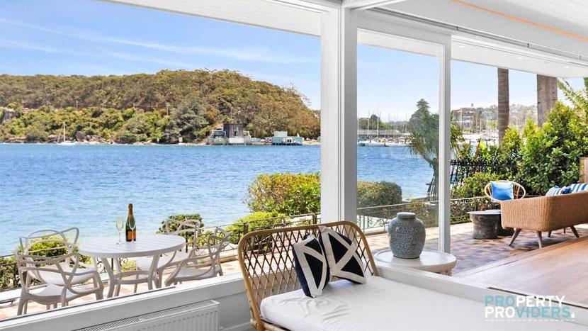 Clontarf Beachfront is a charming pet friendly beachfront cottage  