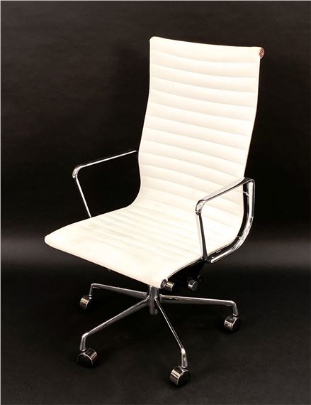 EXECUTIVE CHAIR by Herman Miller