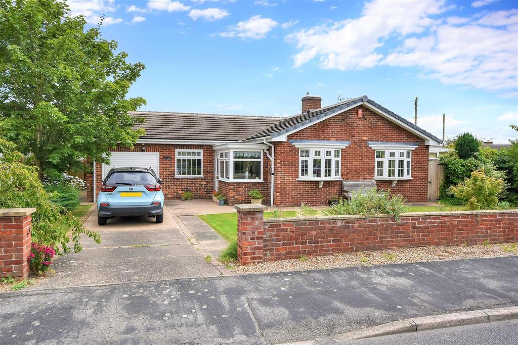 Elm Close, Long Bennington 3 bed detached bungalow - £350,000