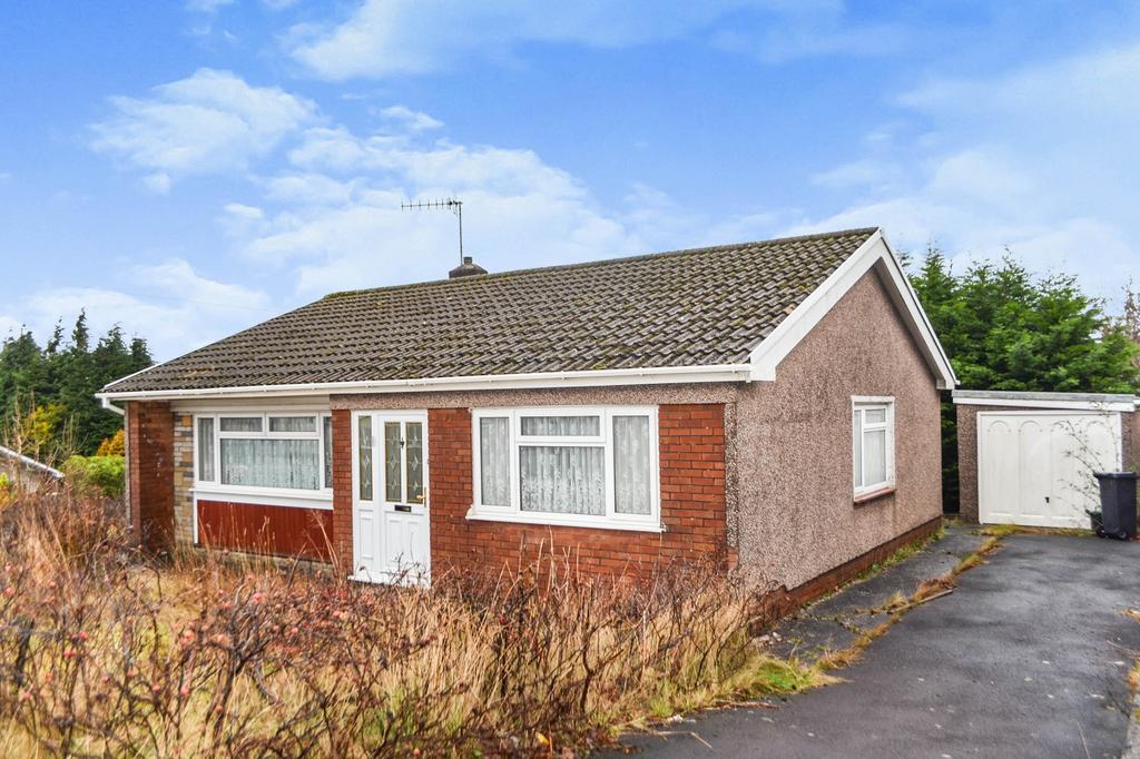 Heol Uchaf, Neath, Neath Port Talbot.... 3 bed detached bungalow - £160,000