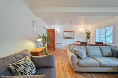 2 bedroom property for sale, Flat 4 Willows Court, St Saviour