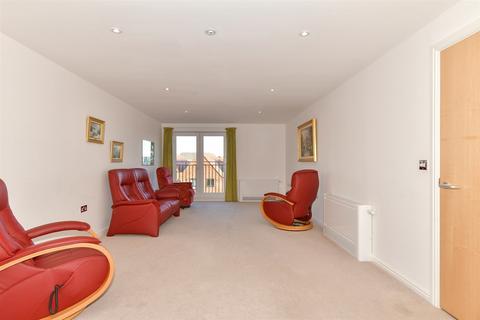 2 bedroom flat for sale, Pilots View, Chatham, Kent