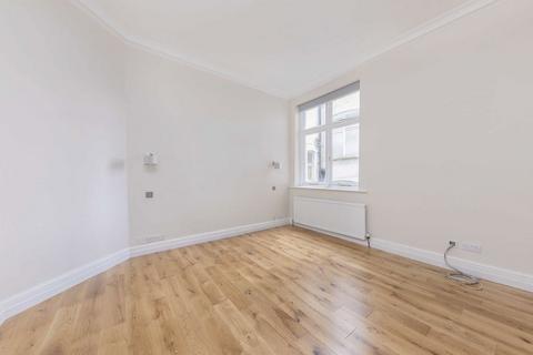 2 bedroom flat to rent, Cadogan Square, London SW1X