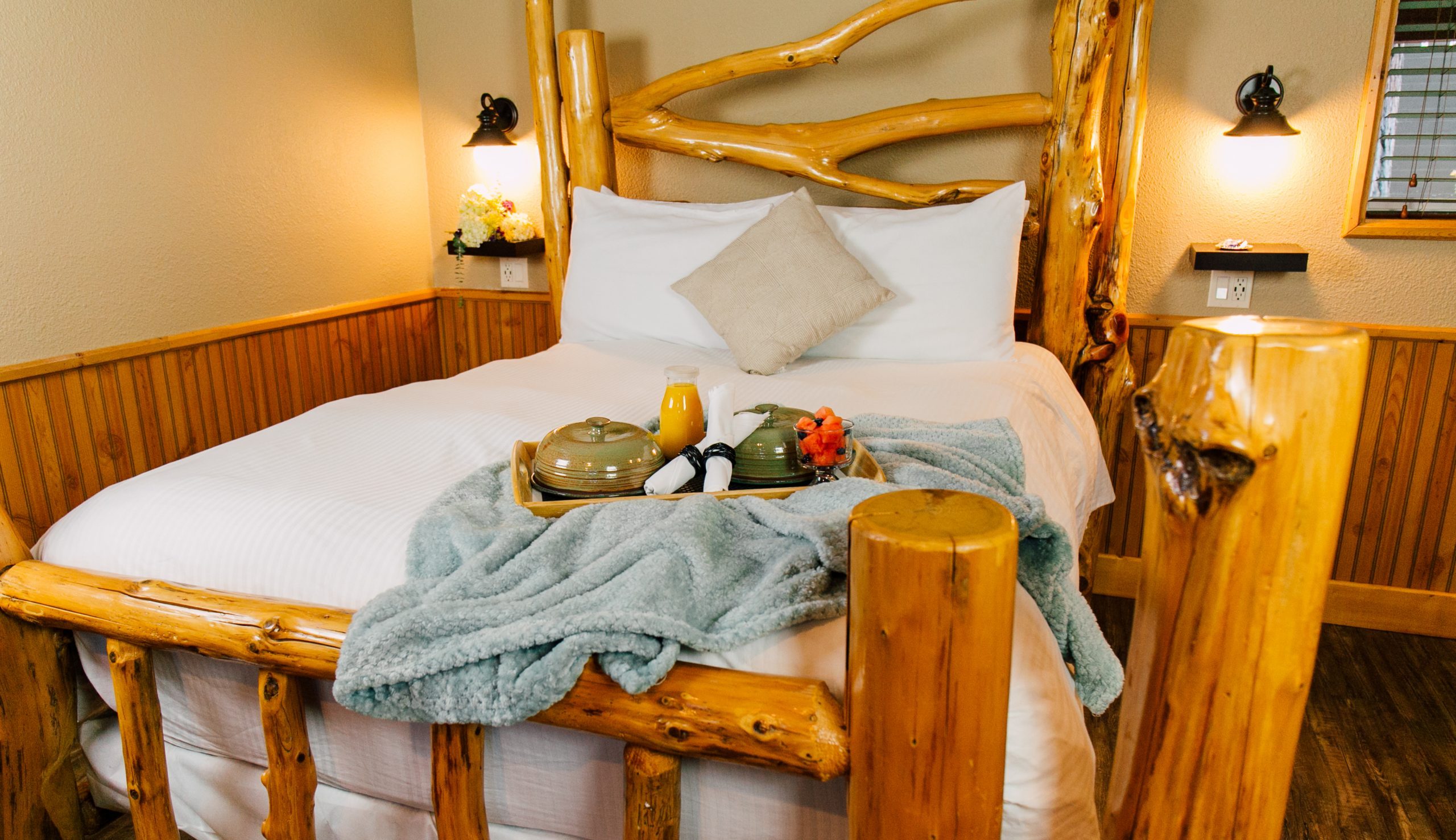 Ponderosa Suite bed with blanket on breakfast tray on top