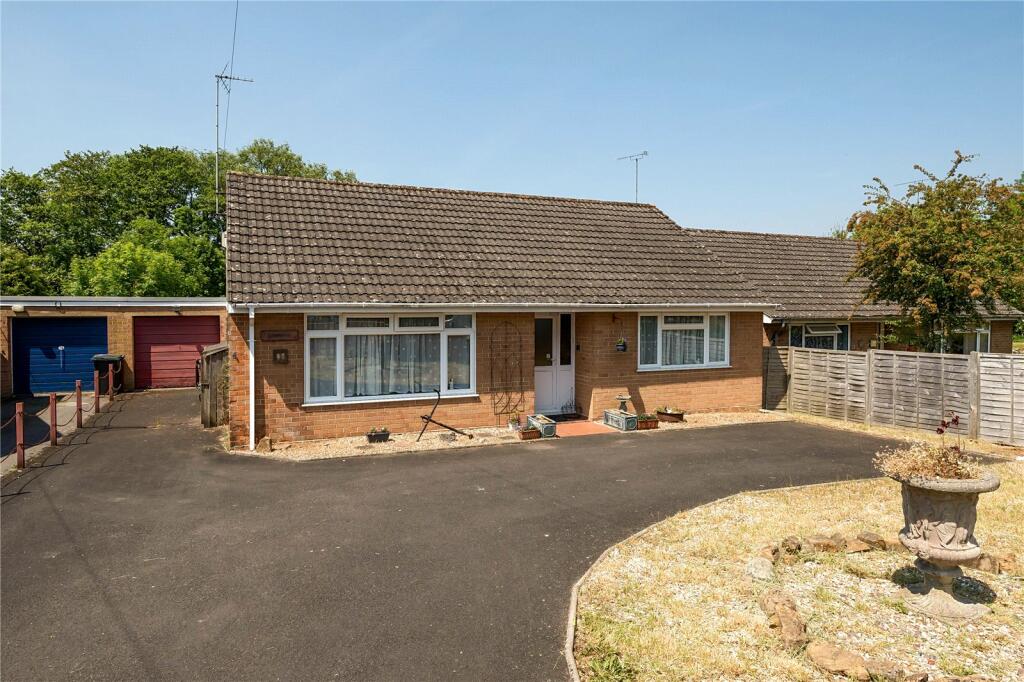 3 bedroom bungalow for sale in Bridle Way, Barwick, Yeovil, Somerset, BA22