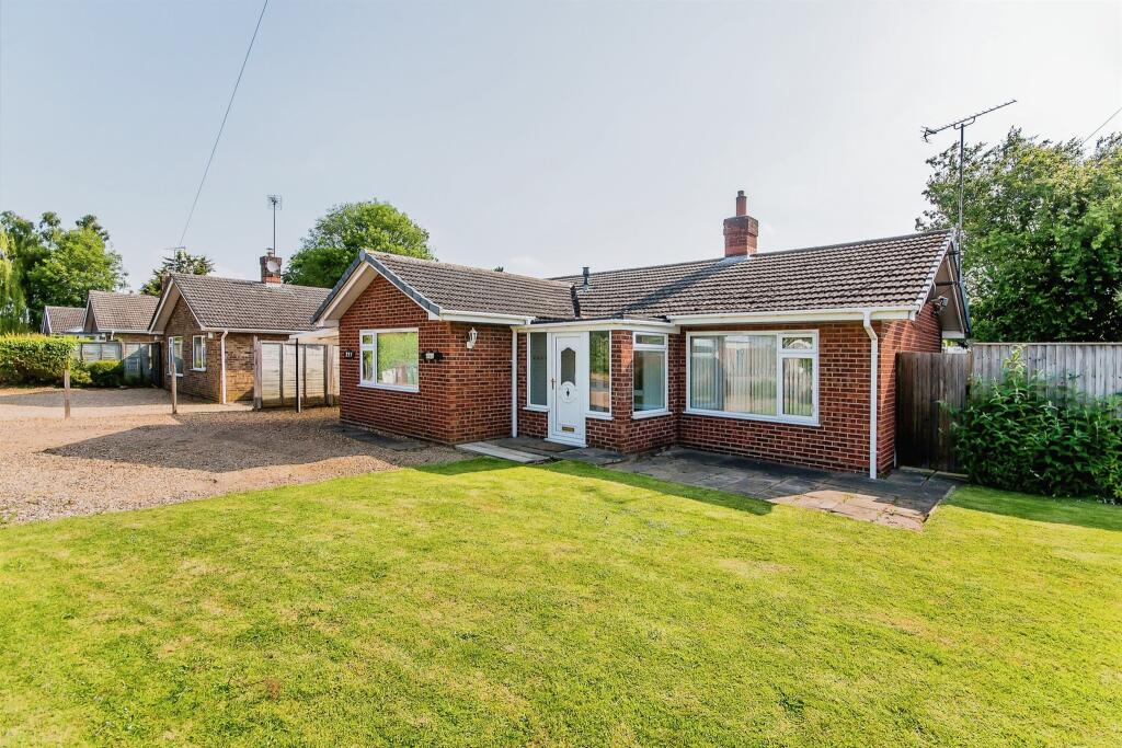 2 bedroom detached bungalow for sale in Salts Road, Walton Highway ...