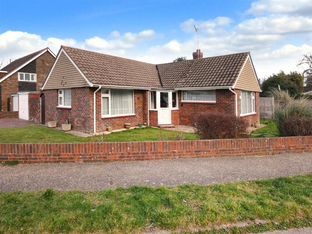 2 bedroom detached bungalow for sale in Walnut Avenue, Rustington, BN16