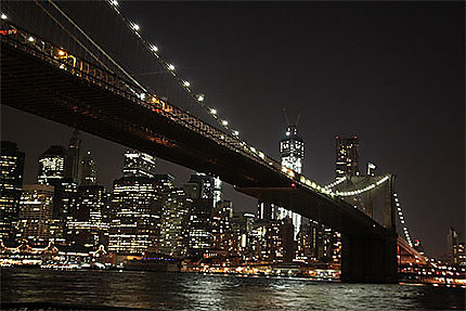 Pont de Brooklyn la nuit