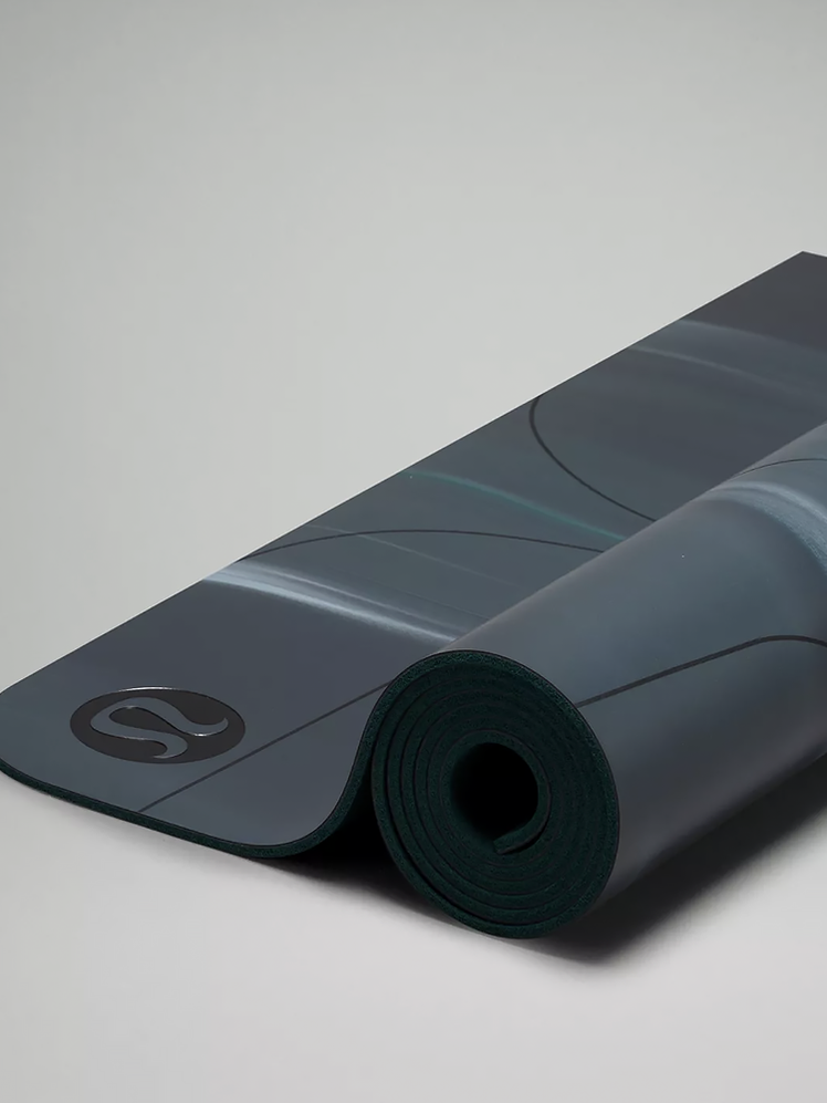 Align Yoga Mat 5mm in gradient dark green color way on dark gray background