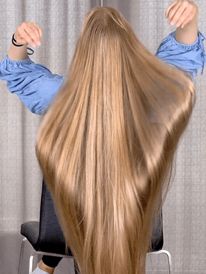 VIDEO - Heavy blonde hair lifting and dropping