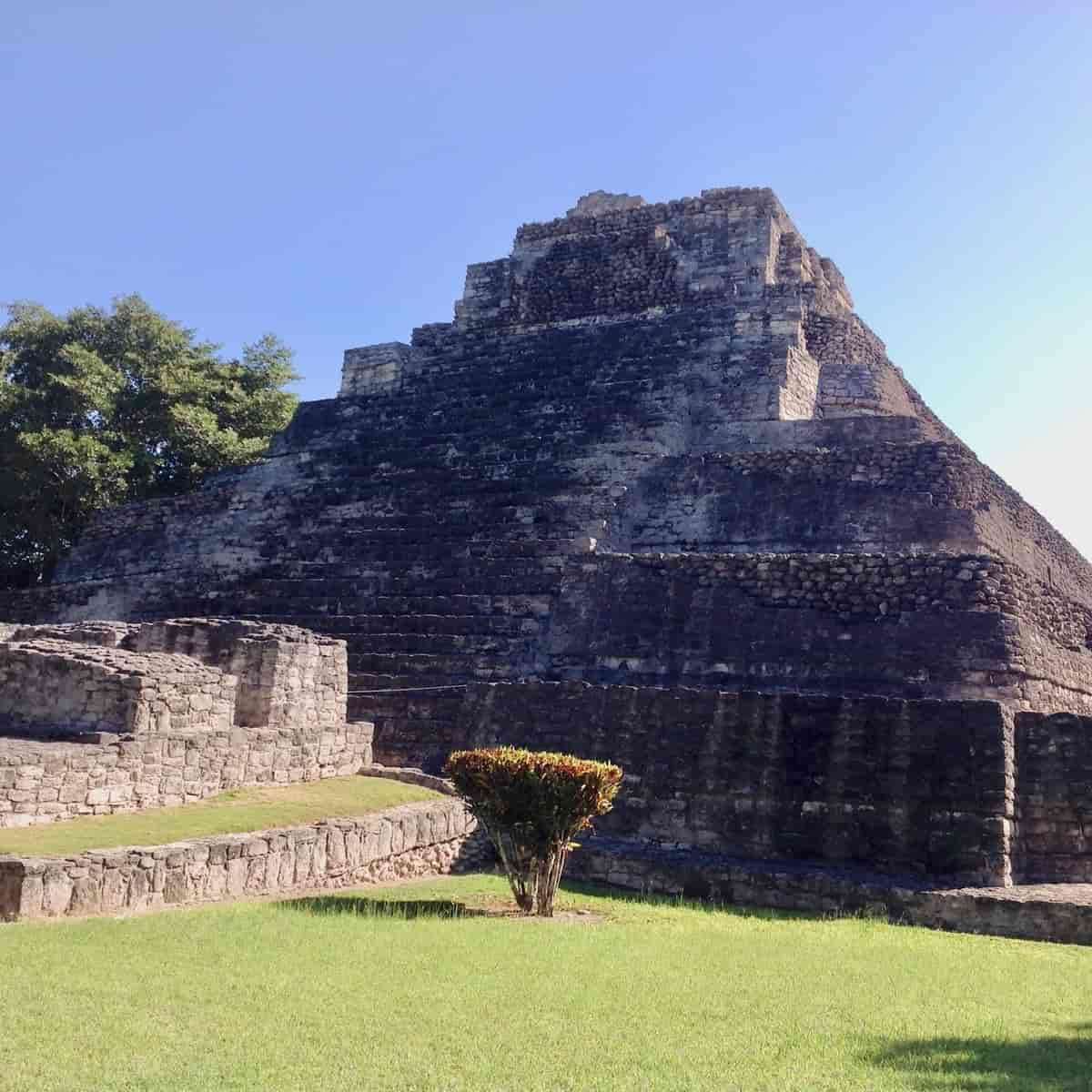 Mayatempel i tempelkomplekset Chaccoben, Mexico.