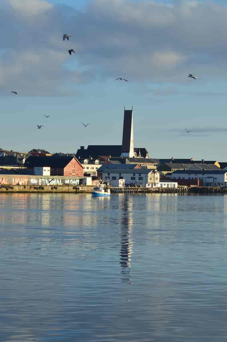 Vardø med kirken