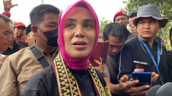 Usai Kampanye Seharian Di Lampung, Atikoh Ganjar Pilih Menginap Di Ponpes Miftahul Huda Dua Ribu