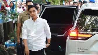 Gibran Pilih Innova Zenix Rp430 Juta Ketimbang Mobil Dinas Selama di Sulsel