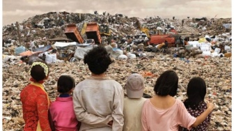 Ulasan Film Surga di Bawah Langit, Kisah Hidup Anak-Anak di Wilayah Kumuh