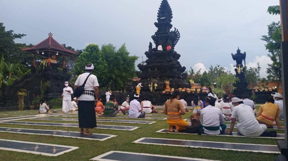 Nama Tempat Ibadah Hindu dan Aturan Bagi yang Memasukinya