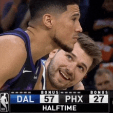 a basketball game is being played between the dallas mavericks and the phx heat