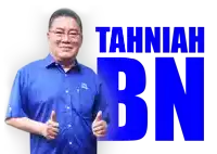 a man in a blue shirt giving a thumbs up in front of a sign that says tahniah bn