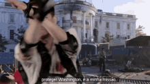 a man is holding another man in front of a white house and says proteger washington e a minha missao