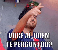 a man with a beard is pointing at the camera with the words voce ai quem te perguntou written below him