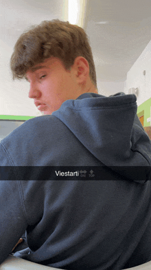 a young man wearing a hoodie has a sticker on his back that says viestardi