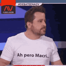 a man wearing a white shirt that says ah pero macri on it