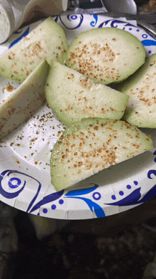 a paper plate topped with slices of green apple