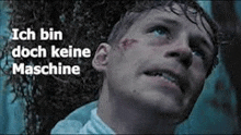 a close up of a man 's face with the words `` ich bin doch keine maschine '' above it .